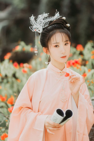 沈梦瑶裸乳无遮挡图四季图片