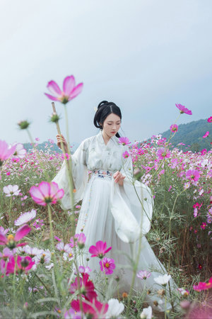 迷你黄人和美女缠绵一夜
