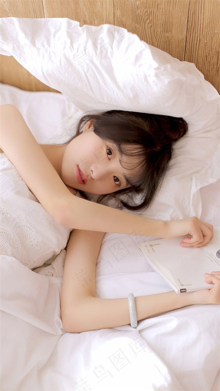 女人扒开双腿让男人捅到爽